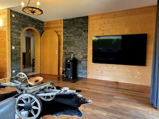 77" OLED TV (neu 2025!) und Deko-Kamin