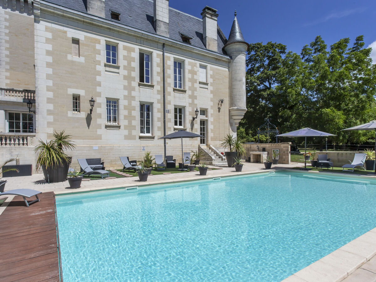 Schlosspool mit Trinkwasserqualität