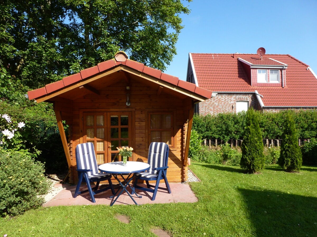 Terrasse vor der Saunahütte " Greetsieler Deich"