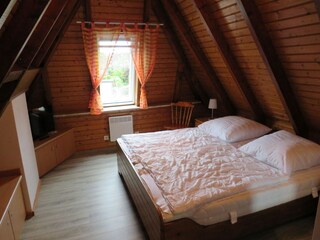 Großes Schlafzimmer  mit Doppelbett