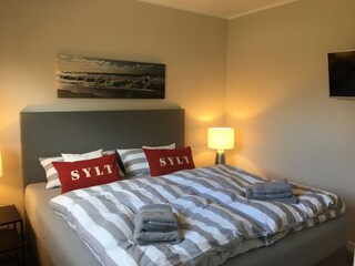 Schlafzimmer 1