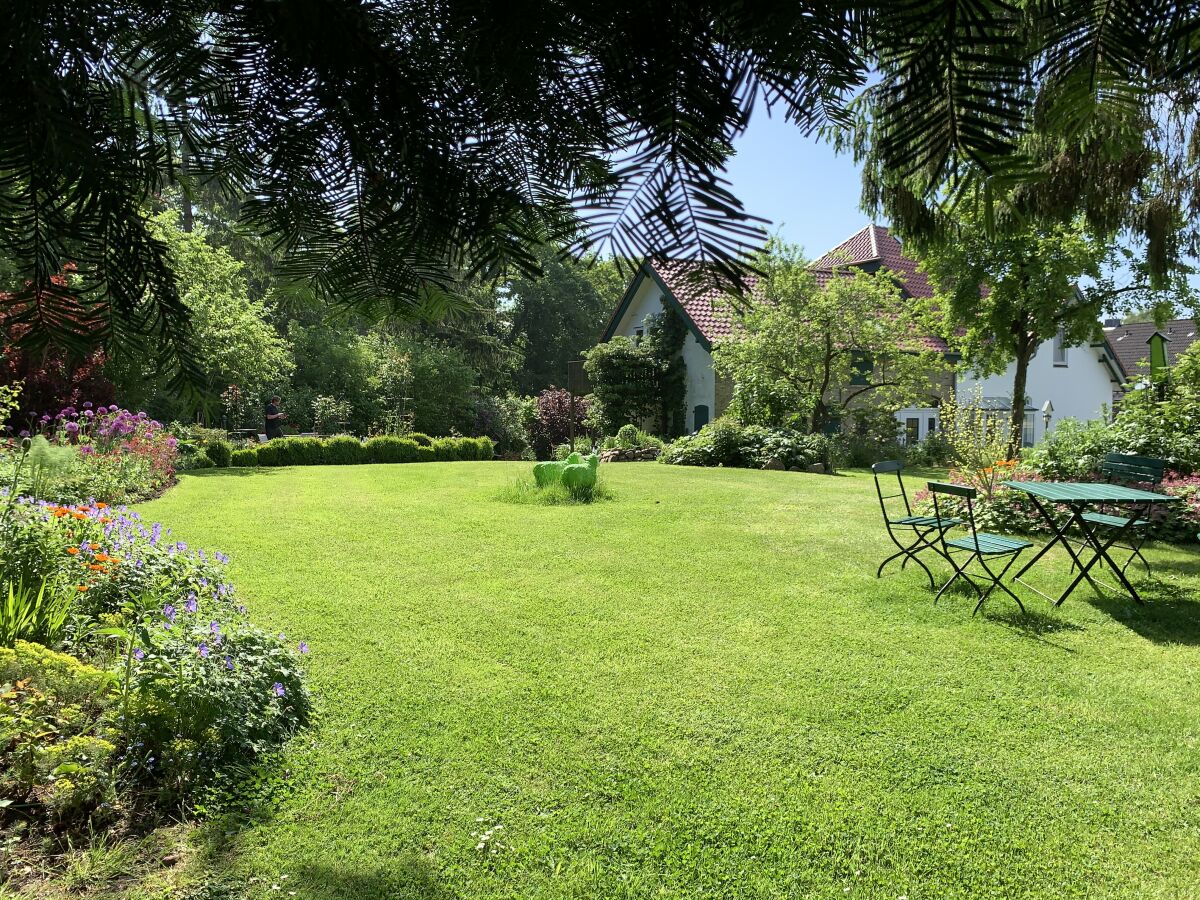 Ausblick auf den Garten und die Felsenburg