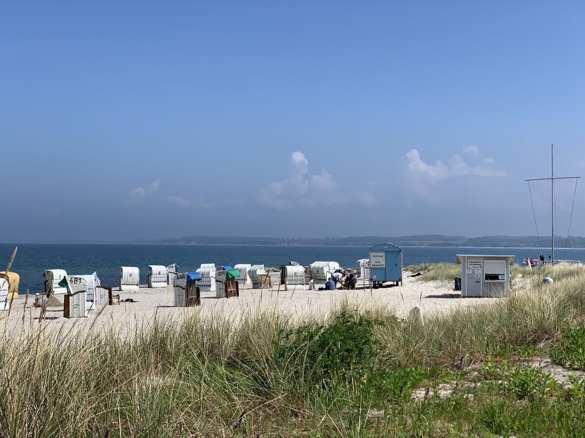 Strandkörbe am Strand von Howacht