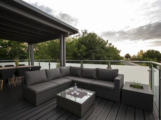 Terrasse mit Blick in den Park