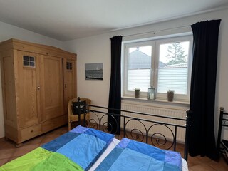 Schlafzimmer EG Doppelbett + 1 Einzelbett