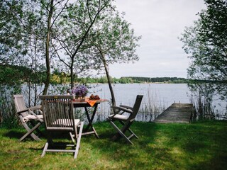 Sitzmöbel mit Blick auf den See