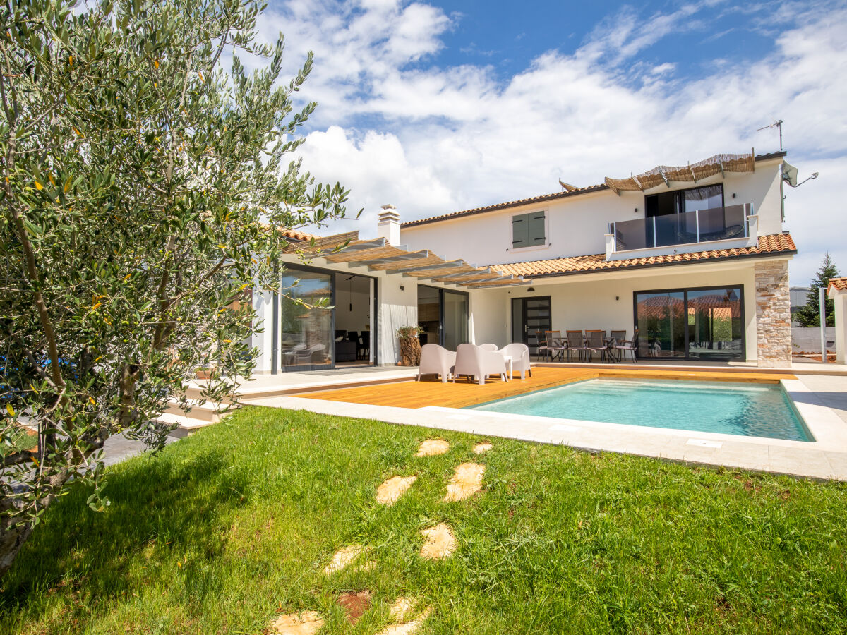 Terrace with pool