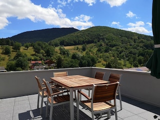 Blick von der Terrasse zum Orensfels