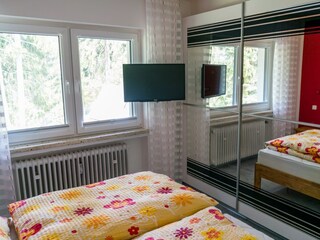 "friends & family" Domizil - OG-Schlafzimmer mit TV