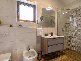 Das Badezimmer.