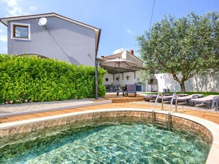 Maison de vacances Loborika Enregistrement extérieur 1