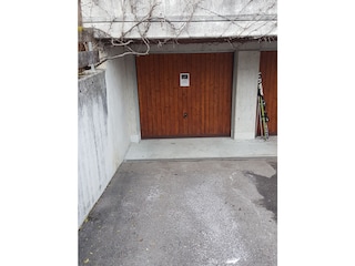 Garage mit Vorstellplatz