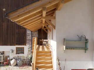 Aussentreppe zur Wohnung + Balkon