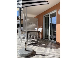 Sonne bis in die späten Abendstunden auf der Terrasse