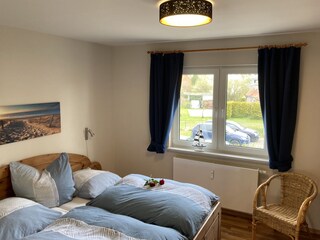 Schlafzimmer mit Doppelbett