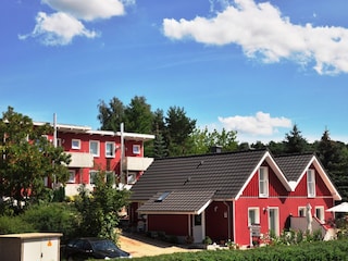 Komplette Anlage mit Blick zum See