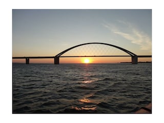 Sonnenuntergang hinter der Fehmarnsundbrücke