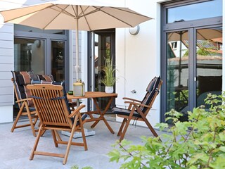 Terrasse mit Gartenmöbel