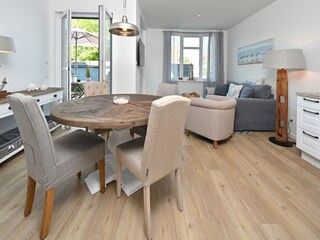 Wohnbereich mit angrenzender Terrasse