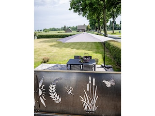 durch den Zaun ist die Terrasse geschützt