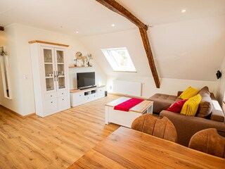 Wohnbereich mit alten Dachbalken