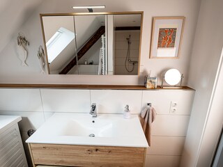 Waschtisch mit Fischdeko