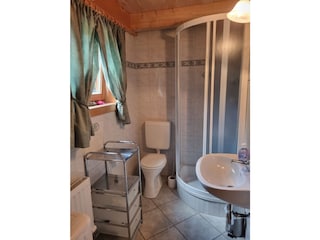 Badezimmer im Erdgeschoss