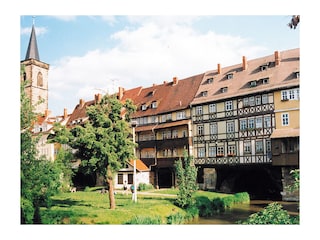 Auf der Erfurter Krämerbrücke ist mehr los als darunter