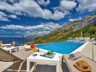 Swimmingpool und Ausblick