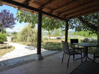 Die Loggia (porticato) bietet wohltuenden Schatten