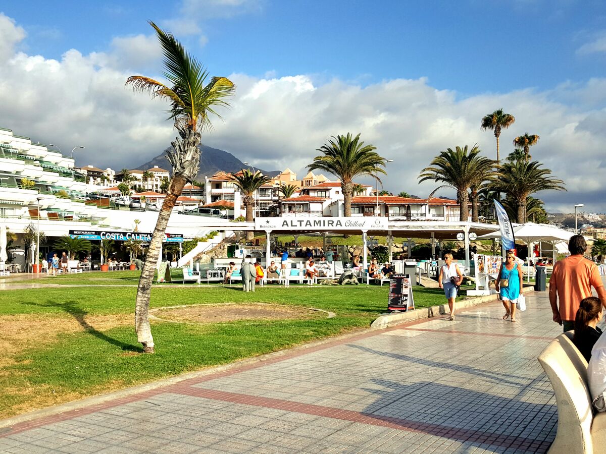 Strandpromenade mit der Altamira Chillout Bar