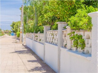 door of the garden access to the street on the sea