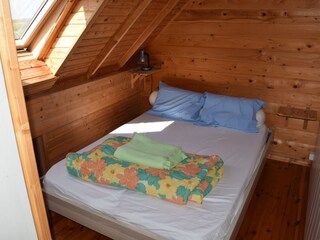 Schlafzimmer mit Doppelbett (ersten Stock)