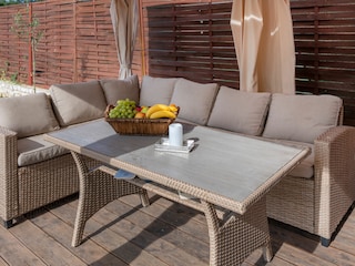 Die Terrasse ist eine Oase der Entspannung