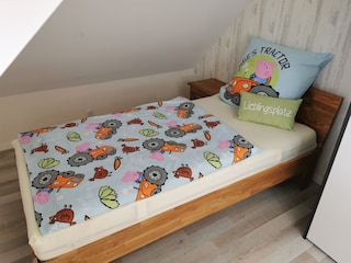 Schlafzimmer oben mit 2 Betten 100x200cm