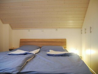 2. Schlafzimmer mit Doppelbett