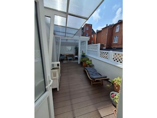 Blick auf die Terrasse vom Hausflur