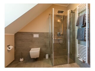 Badezimmer mit Ebenerdiger Dusche