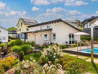 Ferienhaus „Im Sonnenberg“ mit Pool
