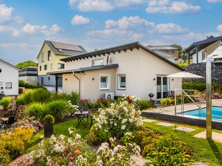 House „Im Sonnenberg“ with the pool