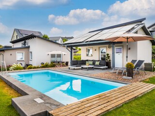 Ferienhaus und Poolhaus mit Sauna