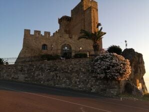 Fijn vakantiehuis in Roseto Capo Spulico met een tuin - Villapiana - image1