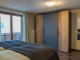 Großer Kleiderschrank