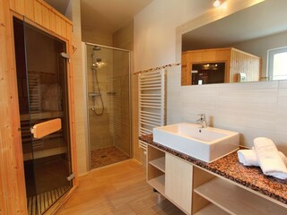 Badezimmer im Erdgeschoss