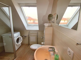 kleines Badezimmer im Obergeschoss