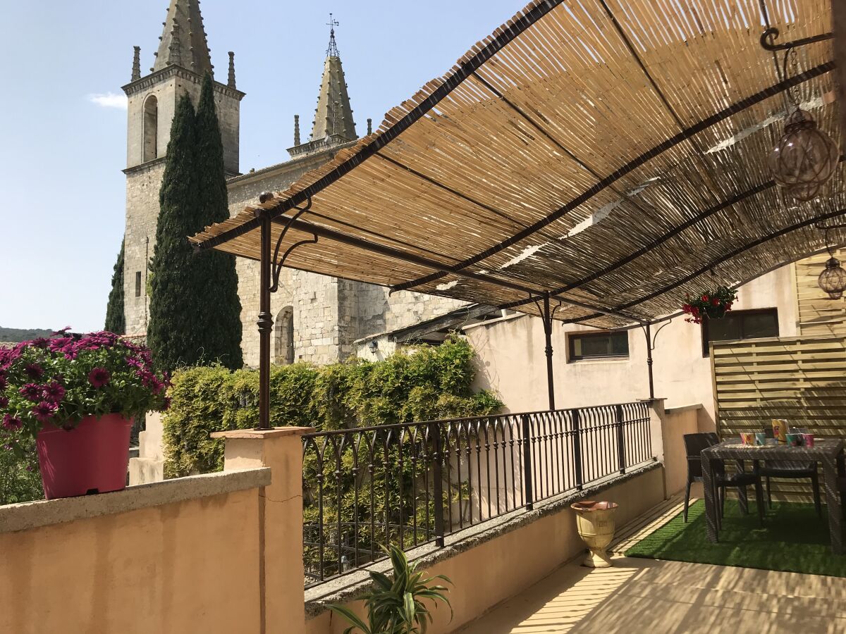 Terrace with table and plancha