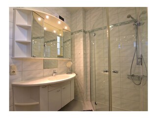 Bad mit Dusche / WC