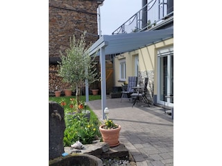 Garten - Überdachter Sitzplatz vor de Ferienwohnung