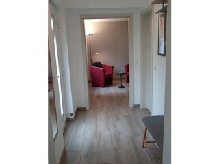 Eingangsbereich - Blick ins Schlafzimmer