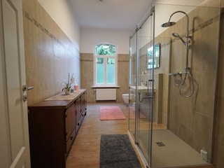 Badezimmer 1